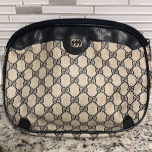 Vintage Gucci clutch